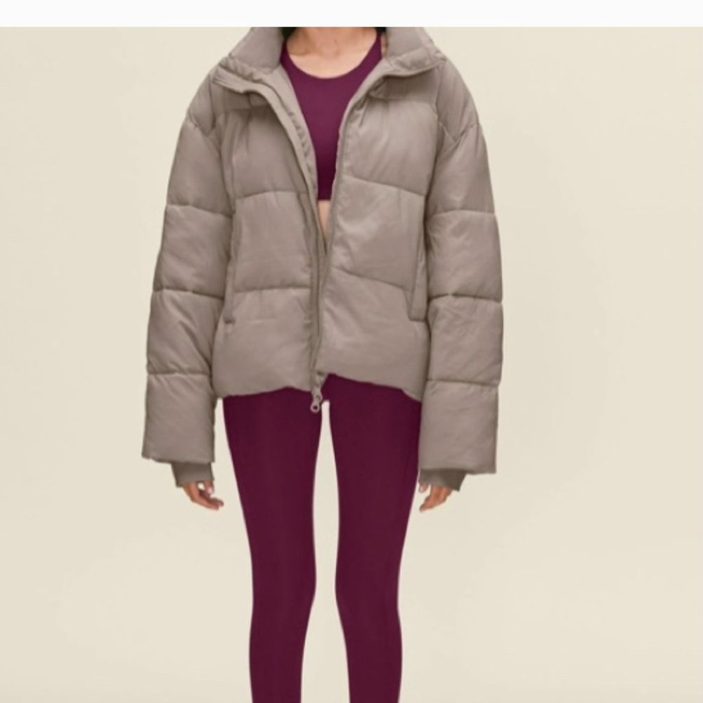 NWT Girlfriend Collective Classic Puffer Jacket in Limestone